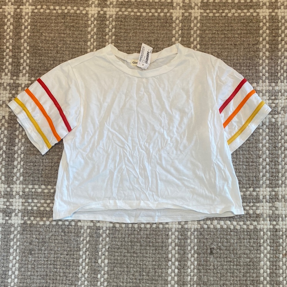 Cute crop top with sleeve stripes